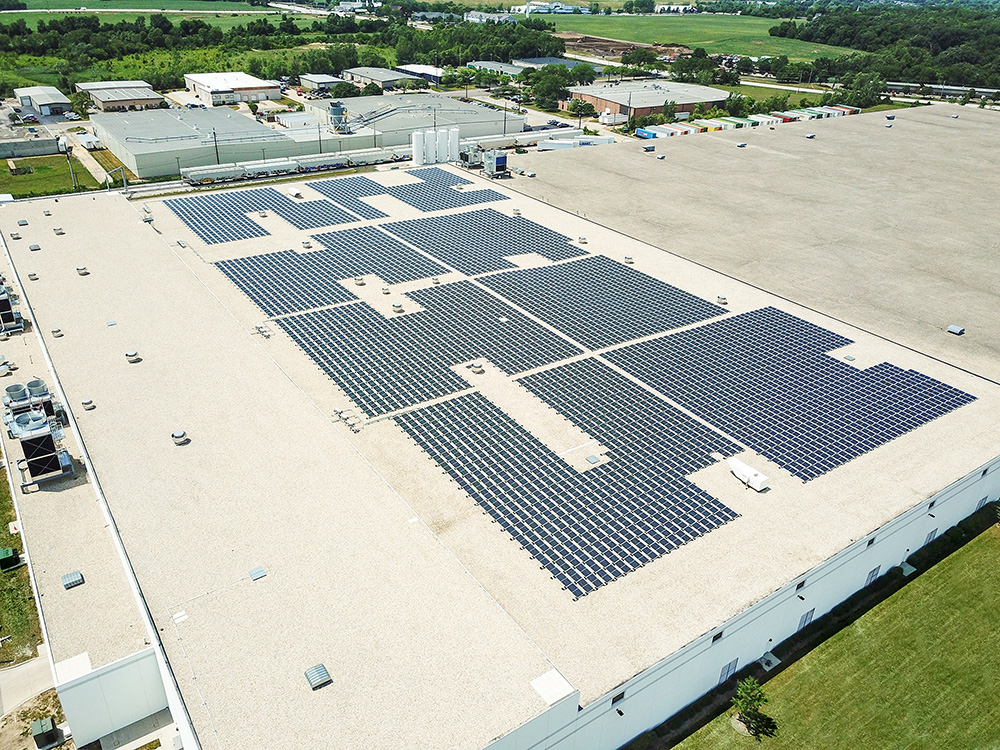 Large-scale commercial rooftop solar installation on Illinois manufacturing facility 1.63 MW array