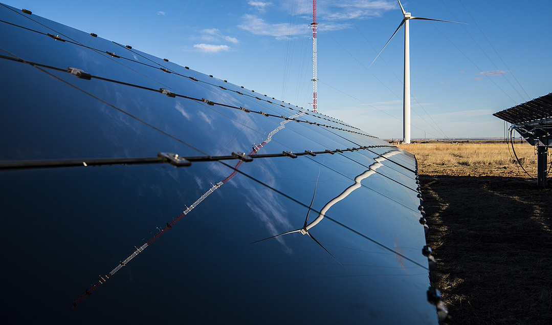Commercial solar installation on California warehouse facility reducing PG&E electricity costs
